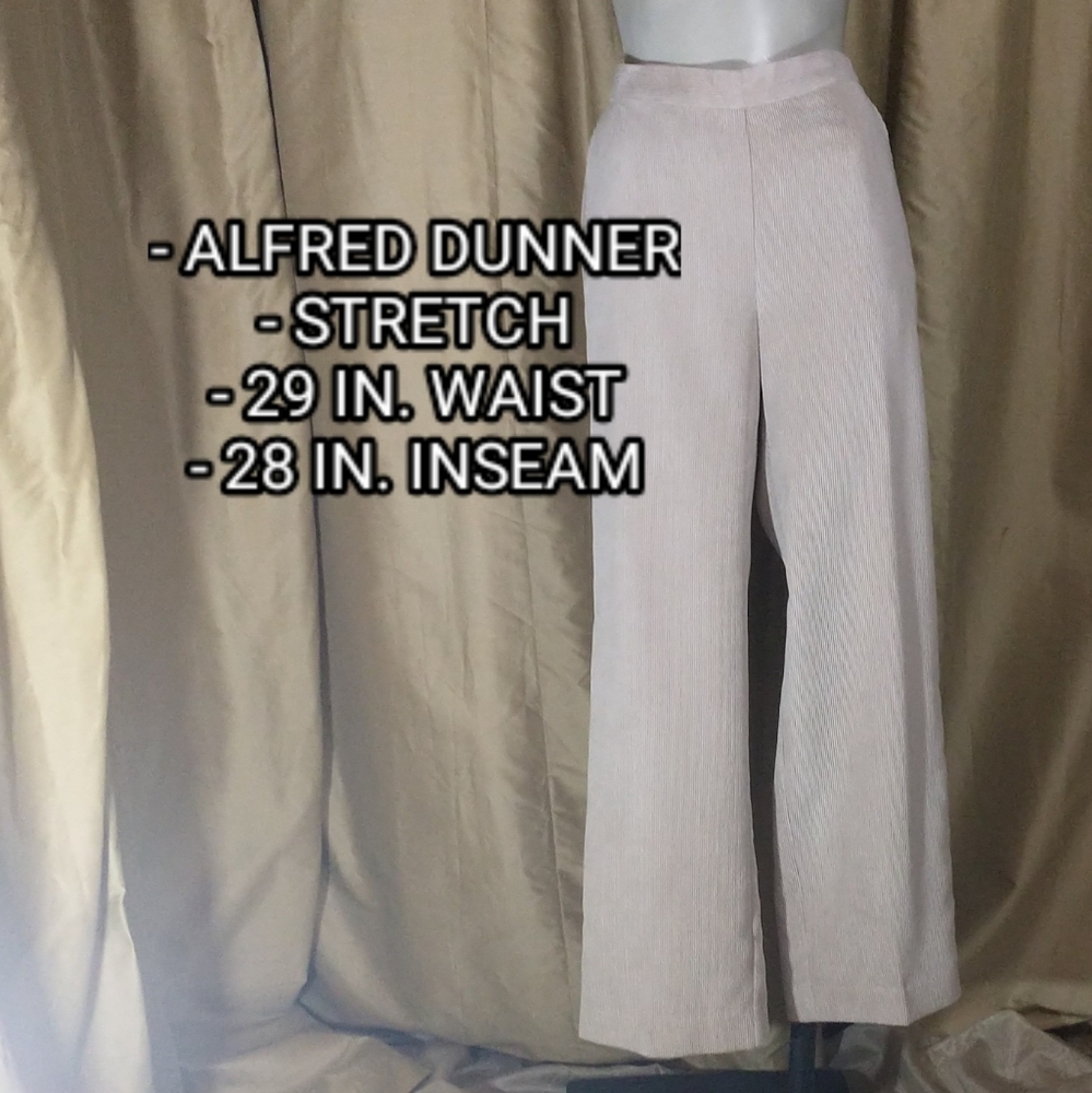 Alfred Dunner Beige Stretch Waist Pants. Petite Size 8.